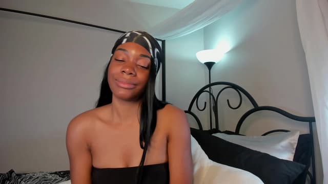 Gallery image thumbnail from Kiera's myfreecams stream on, 10/10/2023, 02:35 image 17 of 20