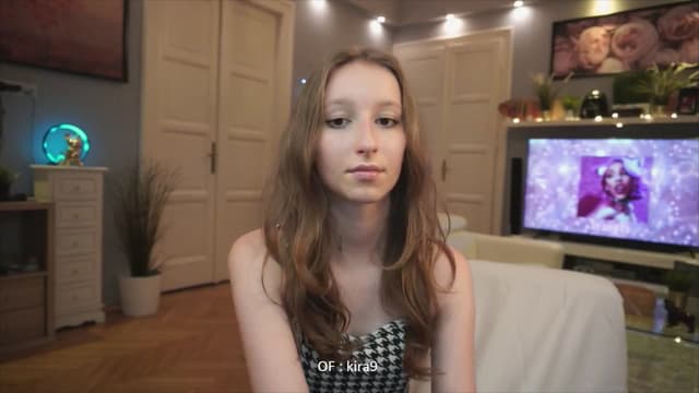 Gallery image thumbnail from Kira9's myfreecams stream on, 08/10/2025, 18:40 image 14 of 20