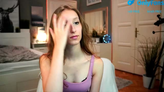 Gallery image thumbnail from Kira9's myfreecams stream on, 08/22/2025, 19:20 image 7 of 20