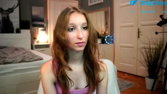 Gallery image thumbnail from Kira9's myfreecams stream on, 08/22/2025, 19:20 image 13 of 20