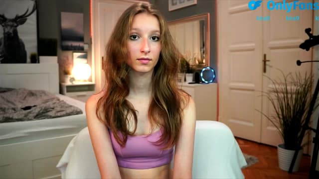 Gallery image thumbnail from Kira9's myfreecams stream on, 08/22/2025, 20:46 image 12 of 20