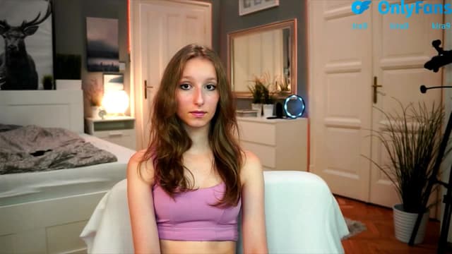 Gallery image thumbnail from Kira9's myfreecams stream on, 08/22/2025, 20:46 image 7 of 20