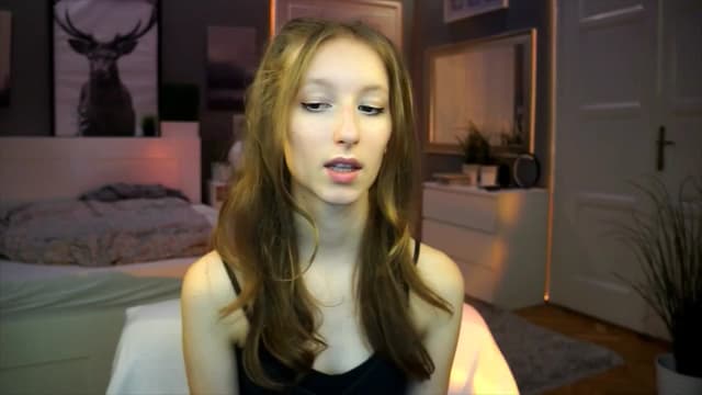 Gallery image thumbnail from Kira9's myfreecams stream on, 09/12/2025, 17:47 image 15 of 20