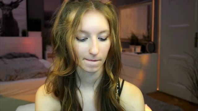 Gallery image thumbnail from Kira9's myfreecams stream on, 09/12/2025, 21:32 image 16 of 20