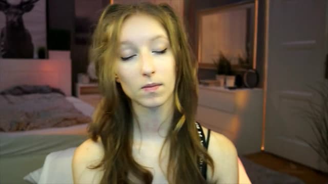 Gallery image thumbnail from Kira9's myfreecams stream on, 09/12/2025, 21:32 image 5 of 20