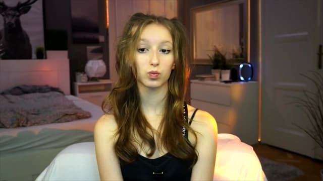 Gallery image thumbnail from Kira9's myfreecams stream on, 09/12/2025, 21:56 image 19 of 20