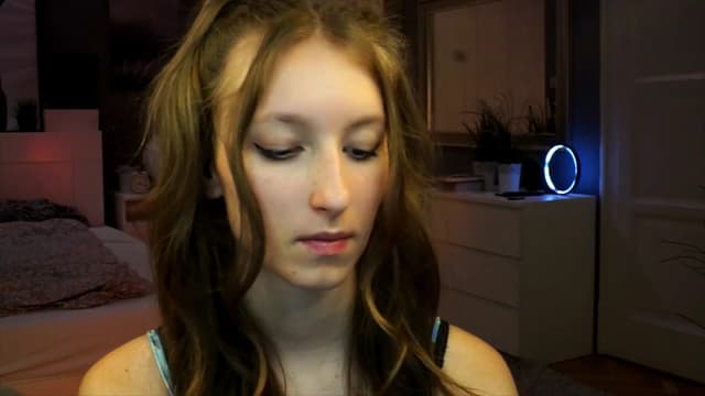 Gallery image thumbnail from Kira9's myfreecams stream on, 09/13/2025, 20:01 image 16 of 20