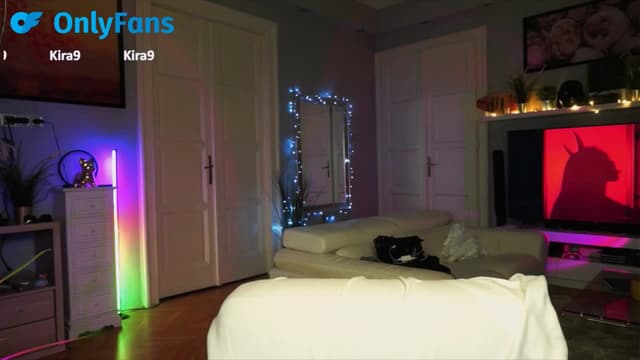 Gallery image thumbnail from Kira9's myfreecams stream on, 09/18/2025, 19:14 image 3 of 20