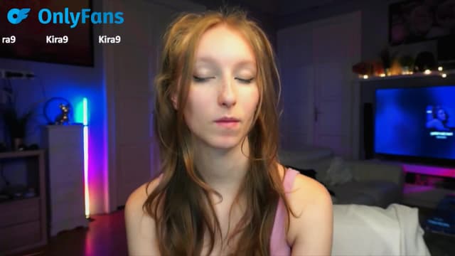 Gallery image thumbnail from Kira9's myfreecams stream on, 09/18/2025, 19:58 image 13 of 20