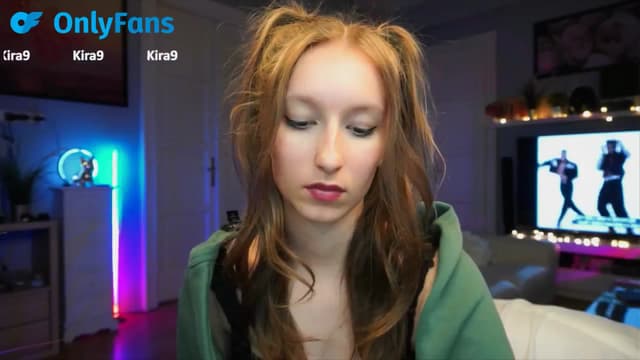 Gallery image thumbnail from Kira9's myfreecams stream on, 09/19/2025, 21:31 image 13 of 20