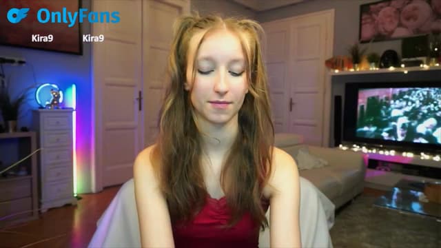 Gallery image thumbnail from Kira9's myfreecams stream on, 09/21/2025, 19:25 image 19 of 20