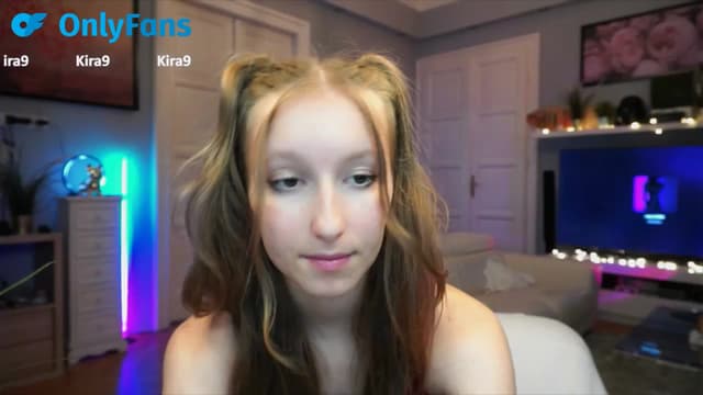 Gallery image thumbnail from Kira9's myfreecams stream on, 09/21/2025, 22:29 image 6 of 20