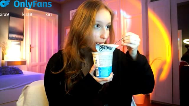 Gallery image thumbnail from Kira9's myfreecams stream on, 09/25/2025, 20:05 image 2 of 20