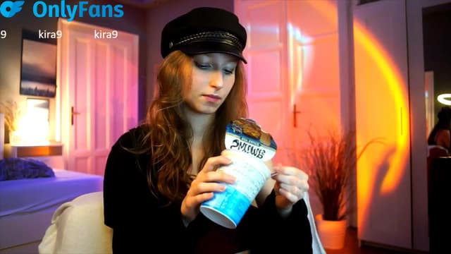 Gallery image thumbnail from Kira9's myfreecams stream on, 09/25/2025, 20:05 image 9 of 20