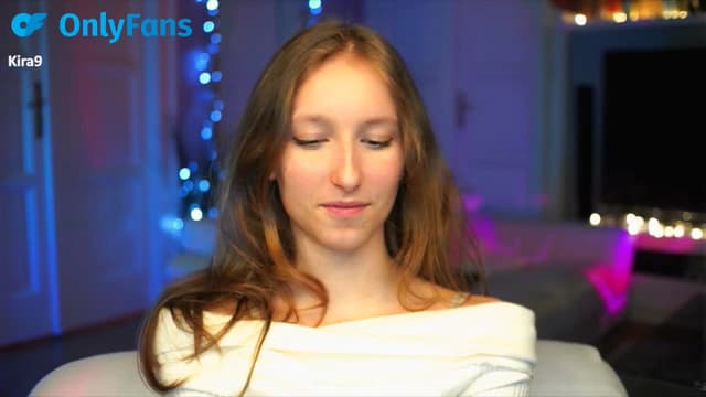 Gallery image thumbnail from Kira9's myfreecams stream on, 09/28/2025, 19:36 image 15 of 20