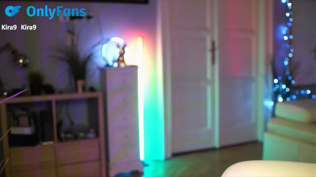 Gallery image thumbnail from Kira9's myfreecams stream on, 09/28/2025, 21:53 image 14 of 20