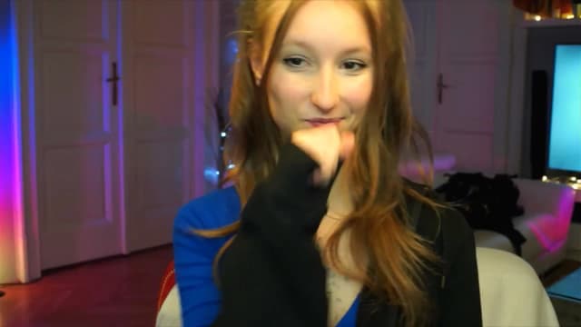 Gallery image thumbnail from Kira9's myfreecams stream on, 10/03/2025, 18:38 image 3 of 20