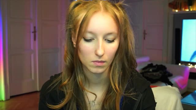 Gallery image thumbnail from Kira9's myfreecams stream on, 10/03/2025, 20:19 image 16 of 20