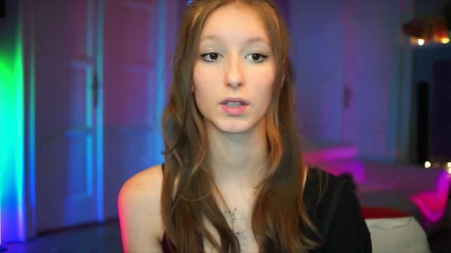 Gallery image thumbnail from Kira9's myfreecams stream on, 10/04/2025, 19:48 image 11 of 20
