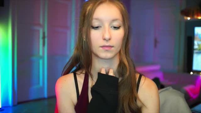 Gallery image thumbnail from Kira9's myfreecams stream on, 10/04/2025, 19:48 image 20 of 20