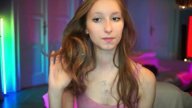 Gallery image thumbnail from Kira9's myfreecams stream on, 10/05/2025, 17:30 image 14 of 20