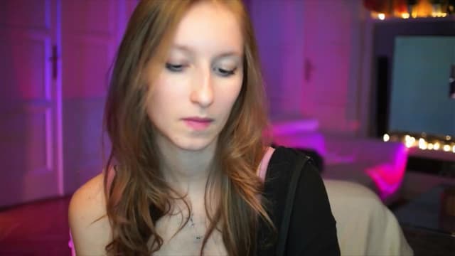 Gallery image thumbnail from Kira9's myfreecams stream on, 10/05/2025, 18:50 image 20 of 20