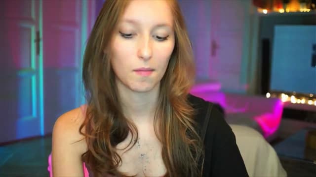 Gallery image thumbnail from Kira9's myfreecams stream on, 10/05/2025, 18:50 image 18 of 20