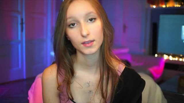 Gallery image thumbnail from Kira9's myfreecams stream on, 10/05/2025, 18:50 image 15 of 20