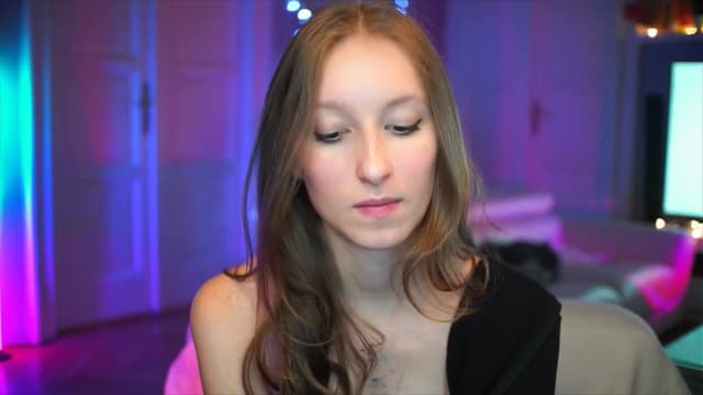 Gallery image thumbnail from Kira9's myfreecams stream on, 10/05/2025, 20:44 image 2 of 20