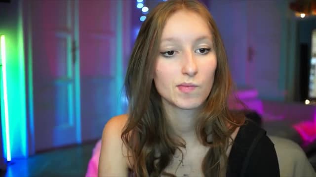 Gallery image thumbnail from Kira9's myfreecams stream on, 10/05/2025, 20:44 image 17 of 20