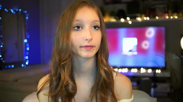 Gallery image thumbnail from Kira9's myfreecams stream on, 10/09/2025, 20:39 image 18 of 20