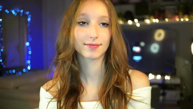 Gallery image thumbnail from Kira9's myfreecams stream on, 10/09/2025, 21:44 image 7 of 20
