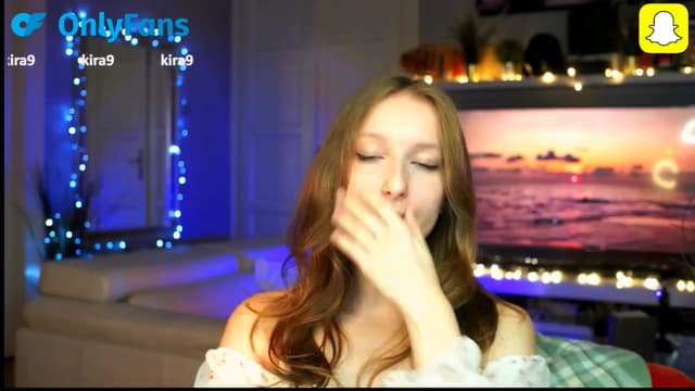Gallery image thumbnail from Kira9's myfreecams stream on, 10/12/2025, 17:03 image 19 of 20