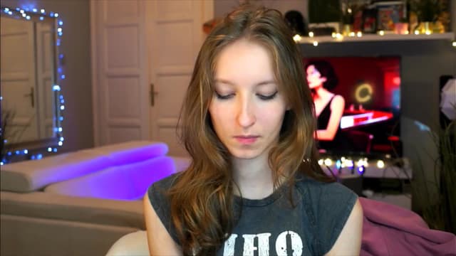 Gallery image thumbnail from Kira9's myfreecams stream on, 10/25/2025, 15:43 image 6 of 20