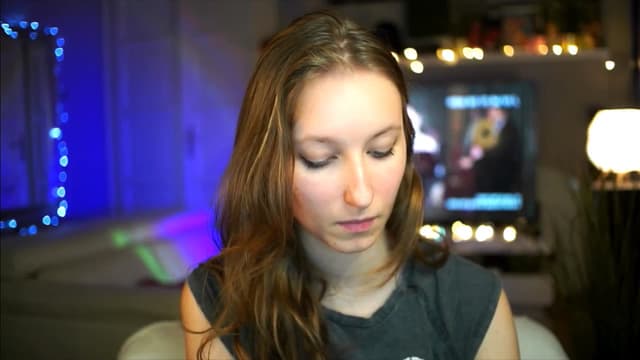 Gallery image thumbnail from Kira9's myfreecams stream on, 10/25/2025, 16:38 image 7 of 20