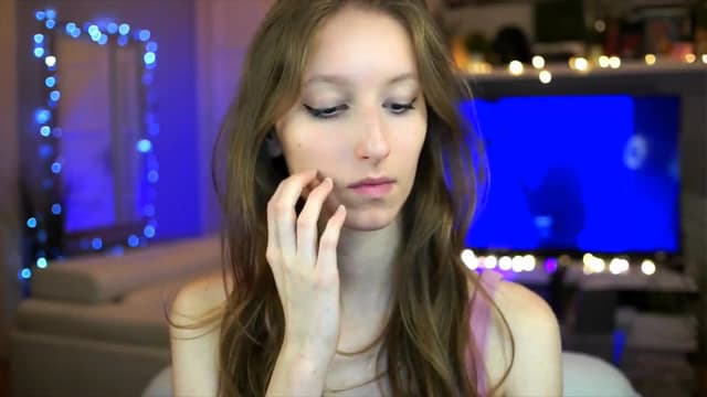 Gallery image thumbnail from Kira9's myfreecams stream on, 10/30/2025, 20:17 image 19 of 20