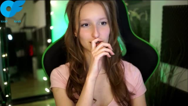 Gallery image thumbnail from Kira9's myfreecams stream on, 11/07/2025, 21:34 image 7 of 20