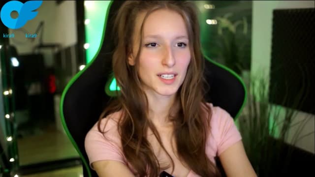Gallery image thumbnail from Kira9's myfreecams stream on, 11/07/2025, 21:34 image 13 of 20