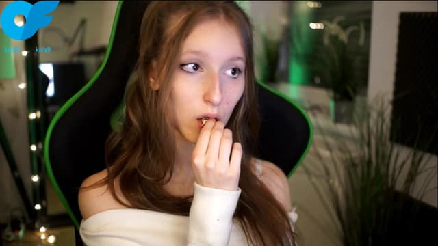 Gallery image thumbnail from Kira9's myfreecams stream on, 11/08/2025, 19:25 image 1 of 20