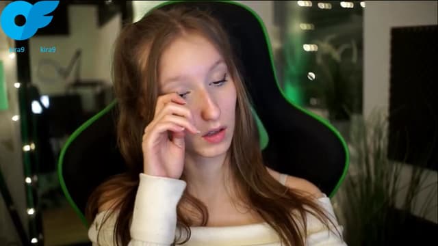 Gallery image thumbnail from Kira9's myfreecams stream on, 11/08/2025, 20:33 image 14 of 20