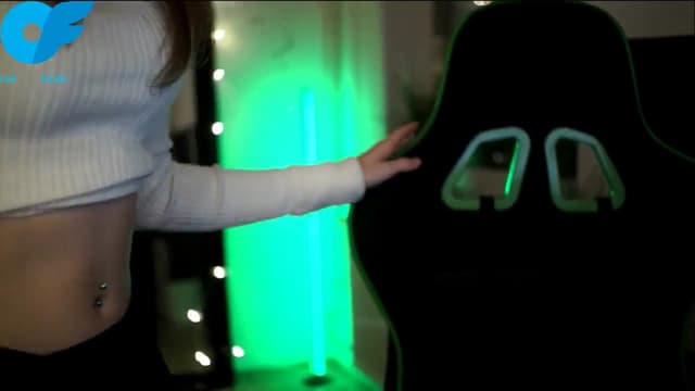 Gallery image thumbnail from Kira9's myfreecams stream on, 11/08/2025, 20:33 image 17 of 20