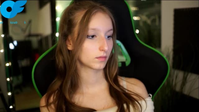 Gallery image thumbnail from Kira9's myfreecams stream on, 11/08/2025, 21:16 image 13 of 20