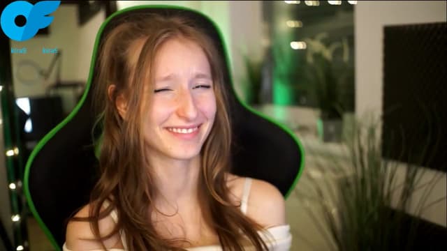 Gallery image thumbnail from Kira9's myfreecams stream on, 11/08/2025, 22:25 image 7 of 20