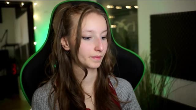 Gallery image thumbnail from Kira9's myfreecams stream on, 11/14/2025, 16:12 image 12 of 20