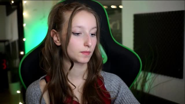 Gallery image thumbnail from Kira9's myfreecams stream on, 11/14/2025, 17:09 image 8 of 20