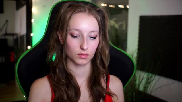Gallery image thumbnail from Kira9's myfreecams stream on, 11/16/2025, 17:57 image 15 of 20