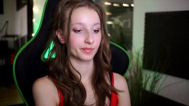 Gallery image thumbnail from Kira9's myfreecams stream on, 11/16/2025, 17:57 image 16 of 20