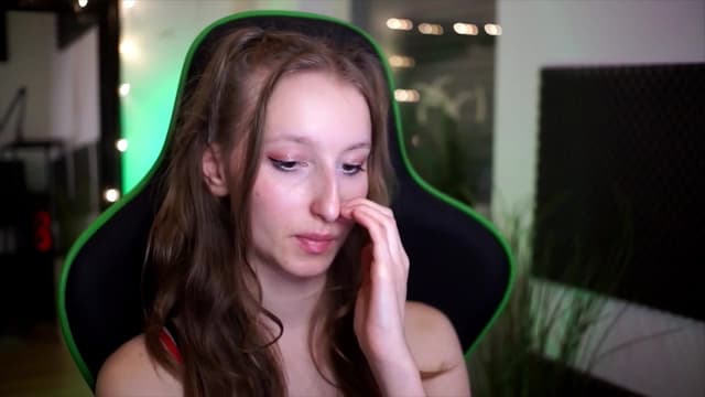 Gallery image thumbnail from Kira9's myfreecams stream on, 11/16/2025, 19:22 image 5 of 20