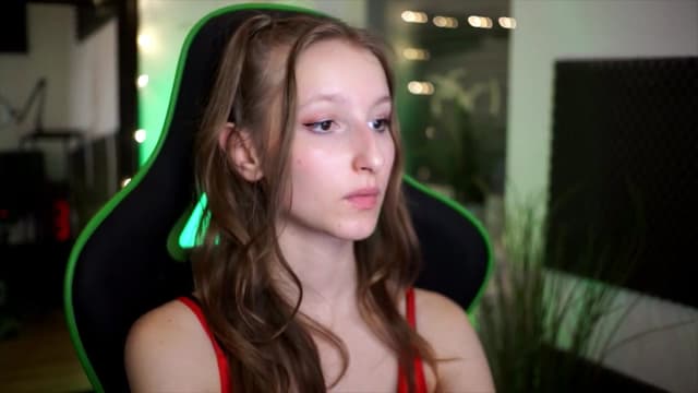 Gallery image thumbnail from Kira9's myfreecams stream on, 11/16/2025, 19:22 image 18 of 20