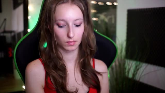Gallery image thumbnail from Kira9's myfreecams stream on, 11/16/2025, 19:22 image 7 of 20